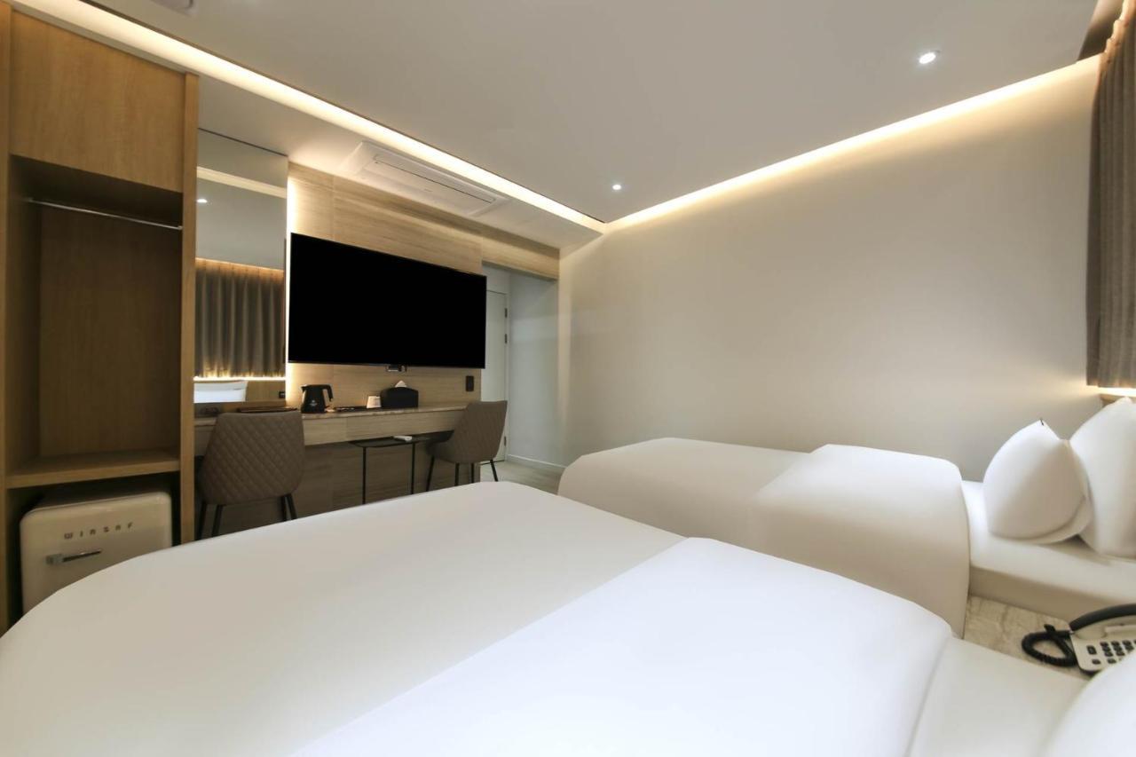 Brown Dot Hotel Pyeonghwa Plaza Mokpo Exterior photo