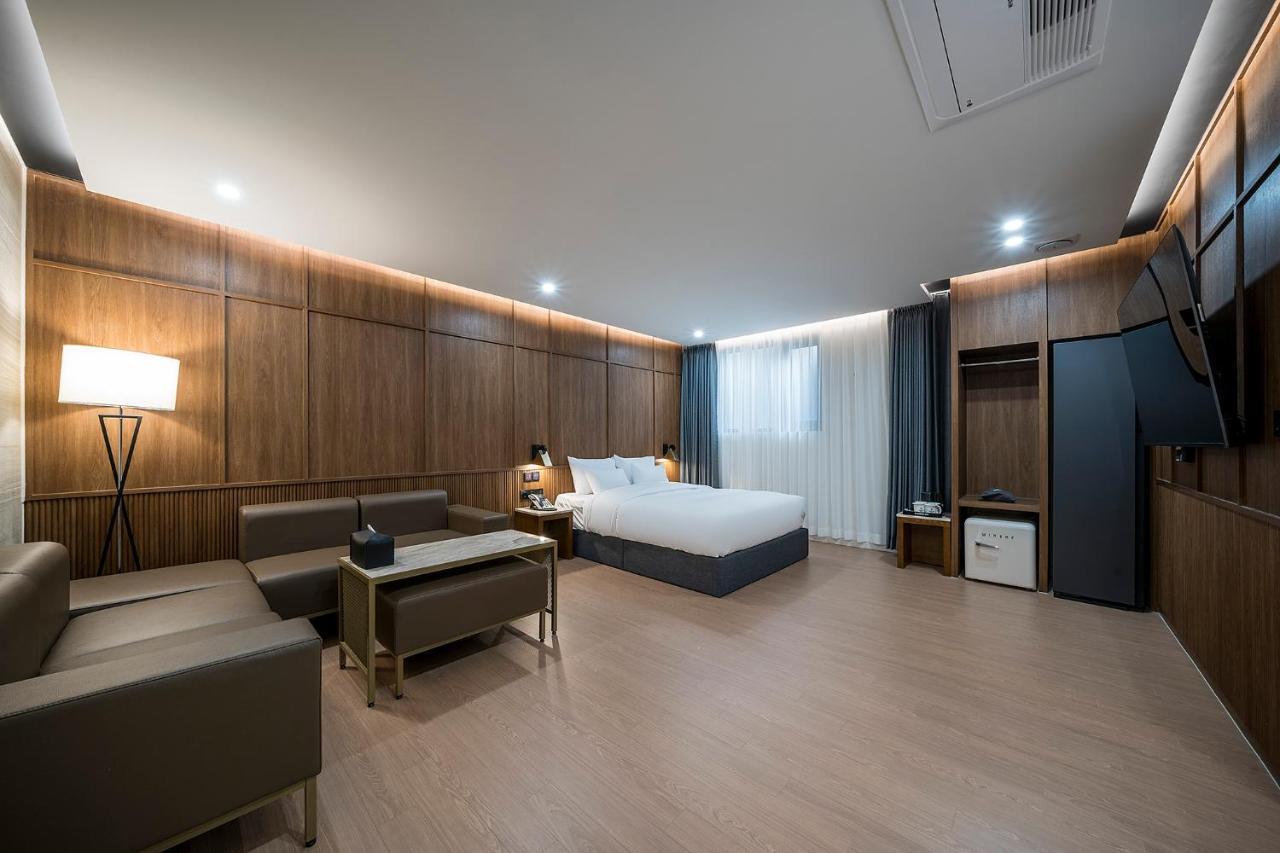 Brown Dot Hotel Pyeonghwa Plaza Mokpo Exterior photo