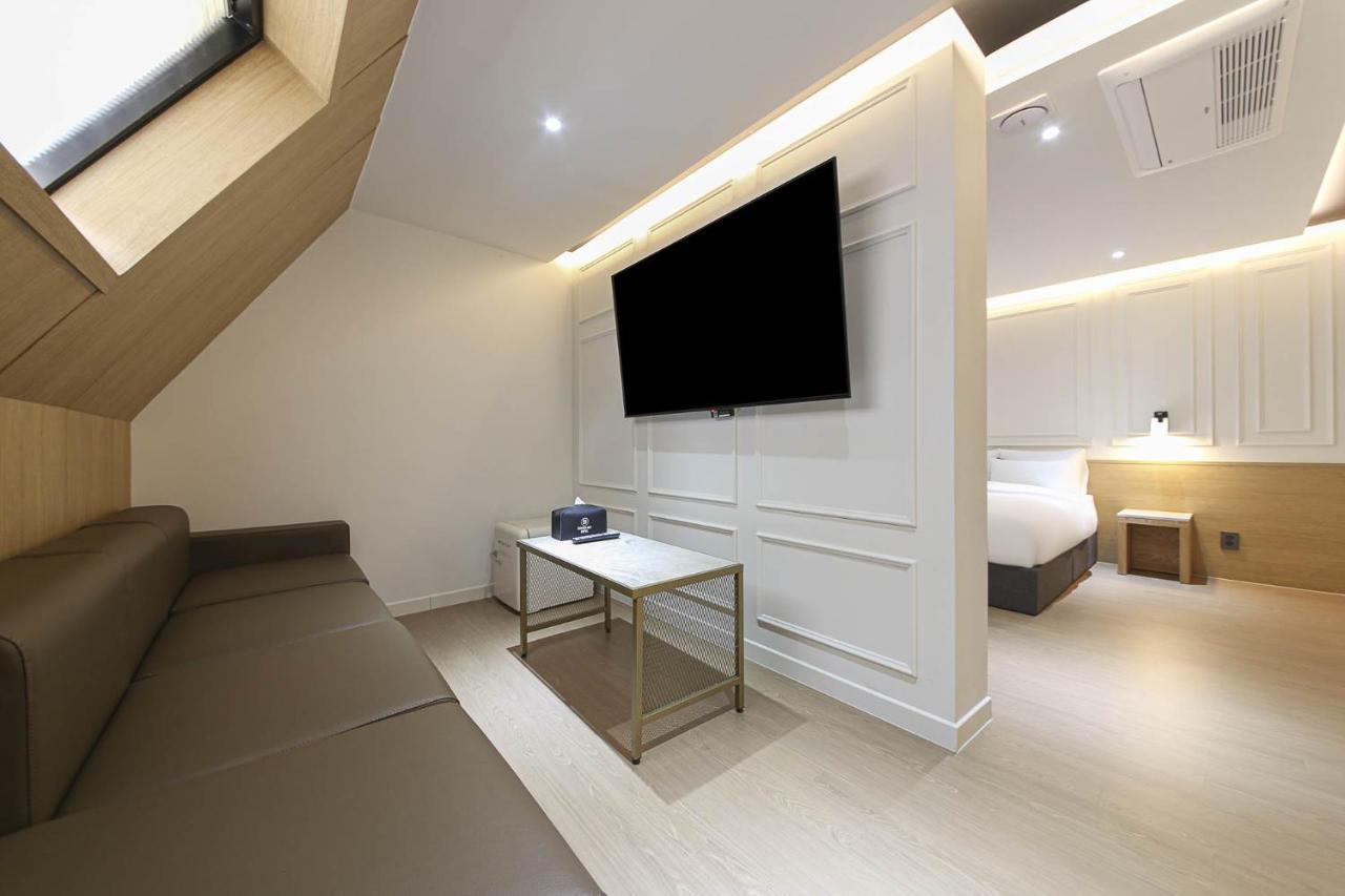 Brown Dot Hotel Pyeonghwa Plaza Mokpo Exterior photo