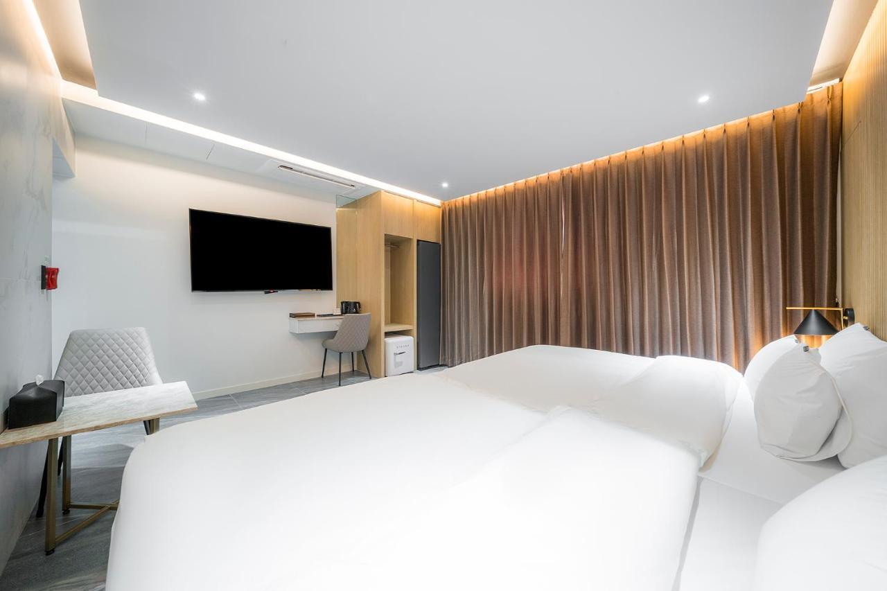 Brown Dot Hotel Pyeonghwa Plaza Mokpo Exterior photo