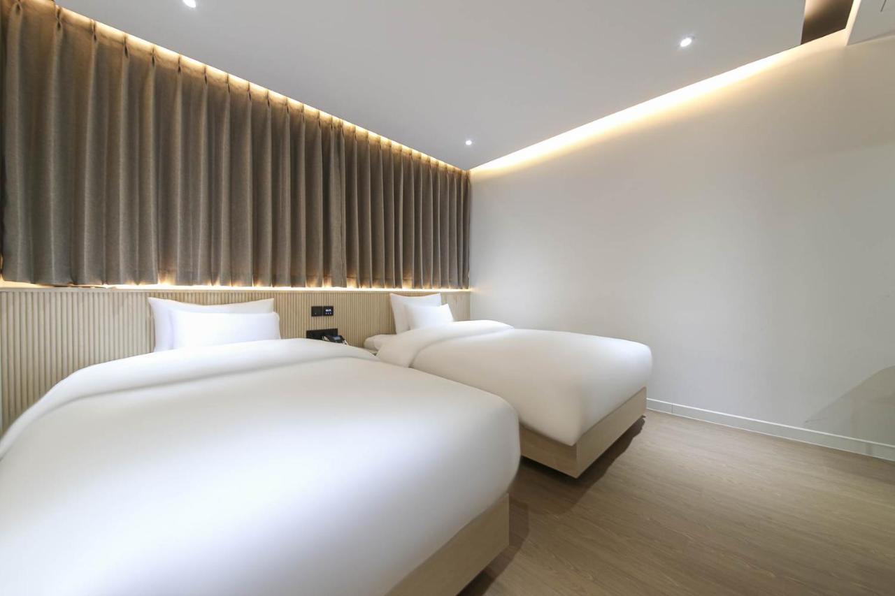 Brown Dot Hotel Pyeonghwa Plaza Mokpo Exterior photo