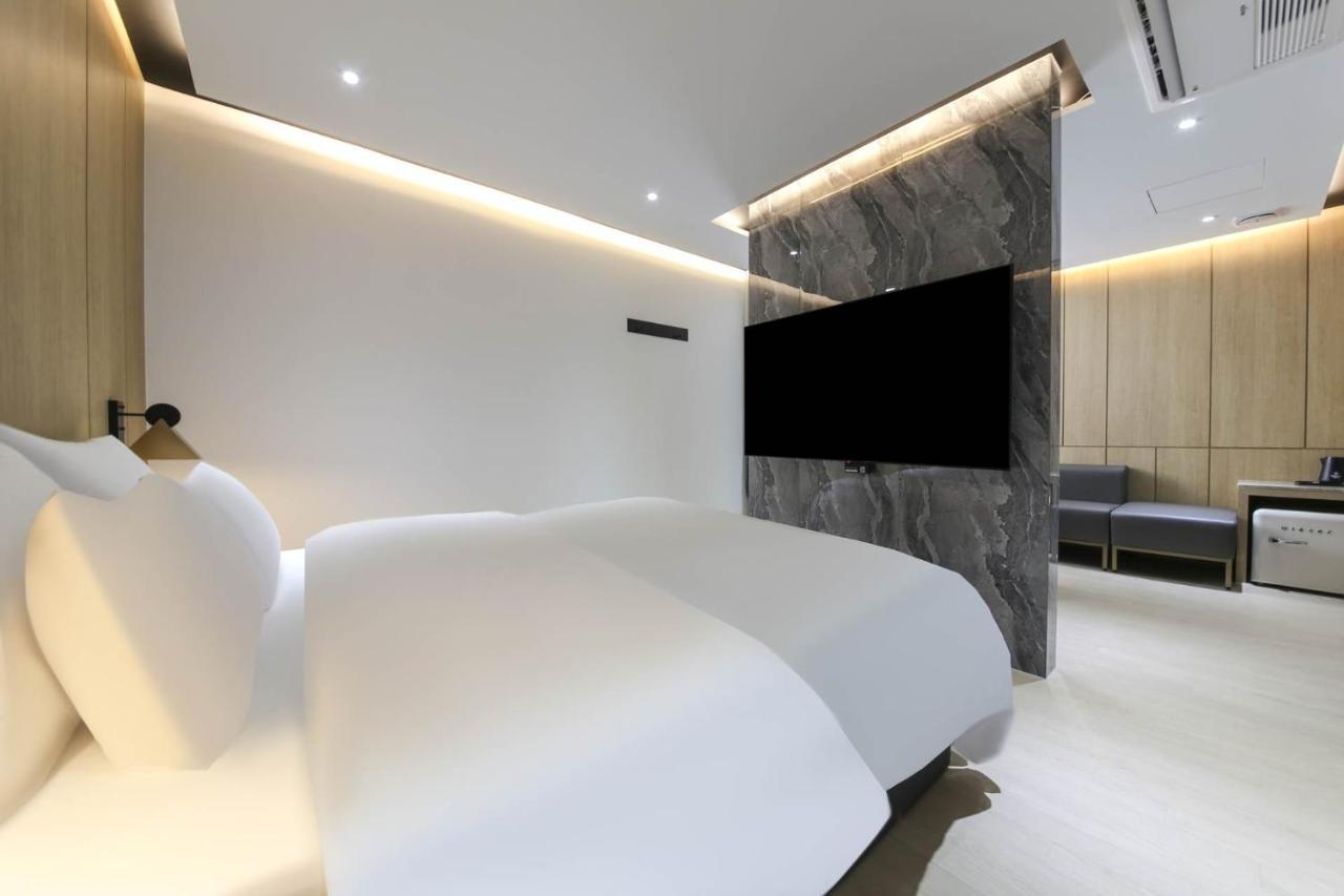 Brown Dot Hotel Pyeonghwa Plaza Mokpo Exterior photo